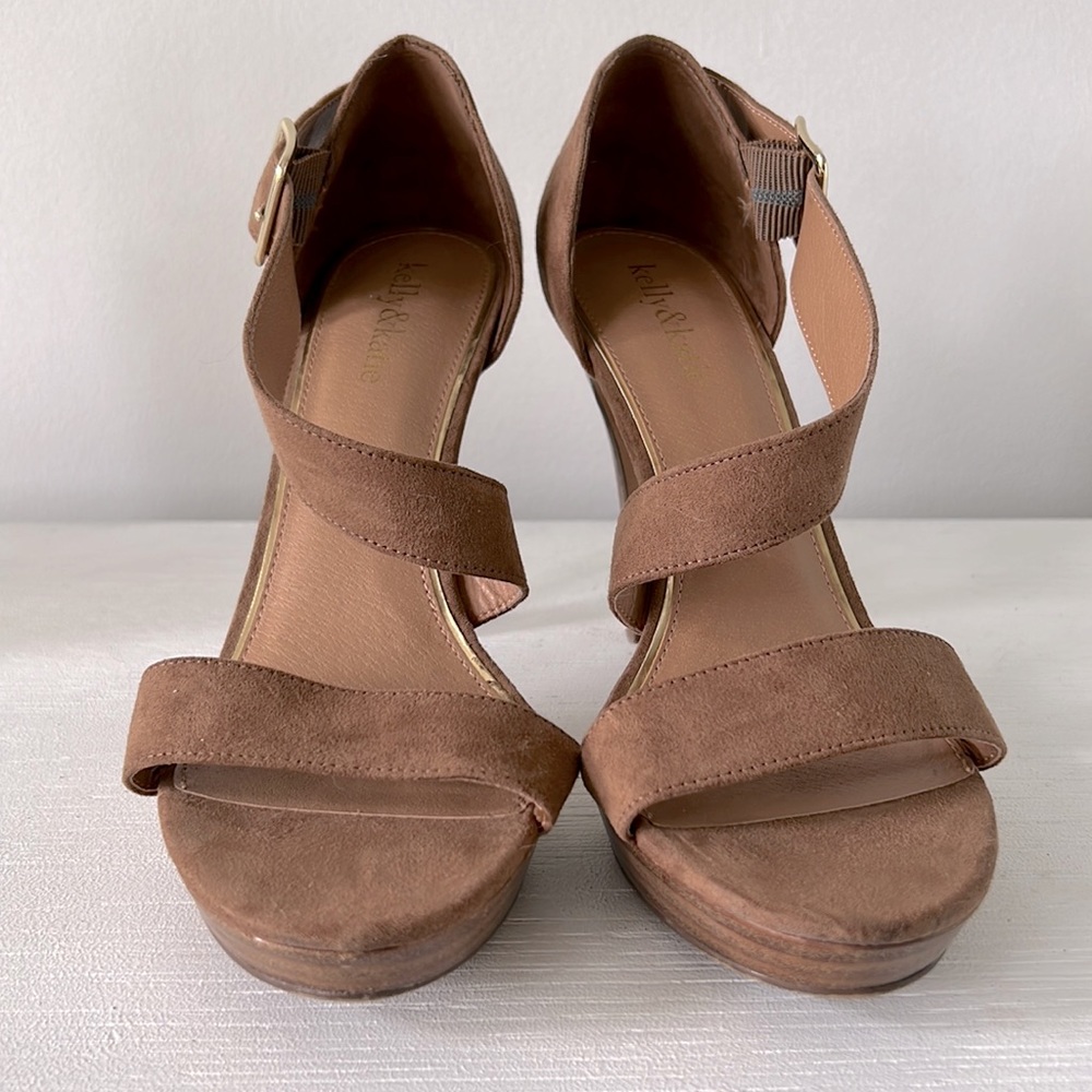 SOFT • Heels - Size 8.5 US - Tan - 4 inch tall - Buckle Belt - Kelly & Katie